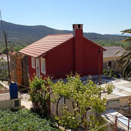 Casa vacanze House With A Parking Space Lukoran