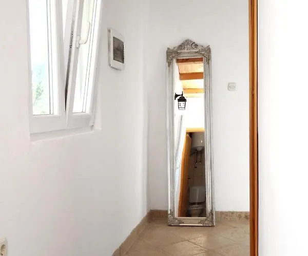 House With A Parking Space Nyaraló