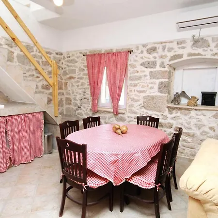 Nyaraló House With A Parking Space