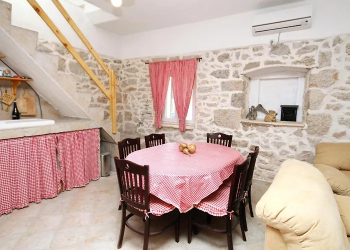 بيت للعطل House With A Parking Space